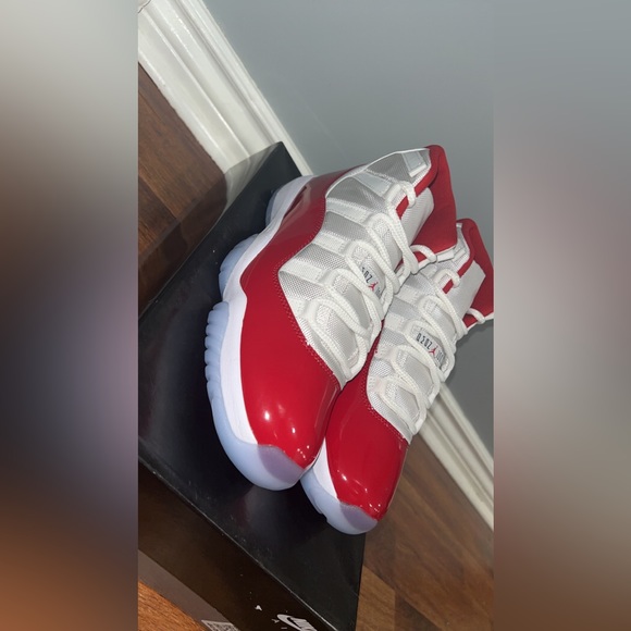 2022 Air Jordan 11 Retro "Cherry" - Picture 4 of 7
